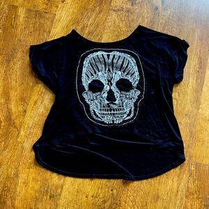 Black skull t -shirt. Size small.